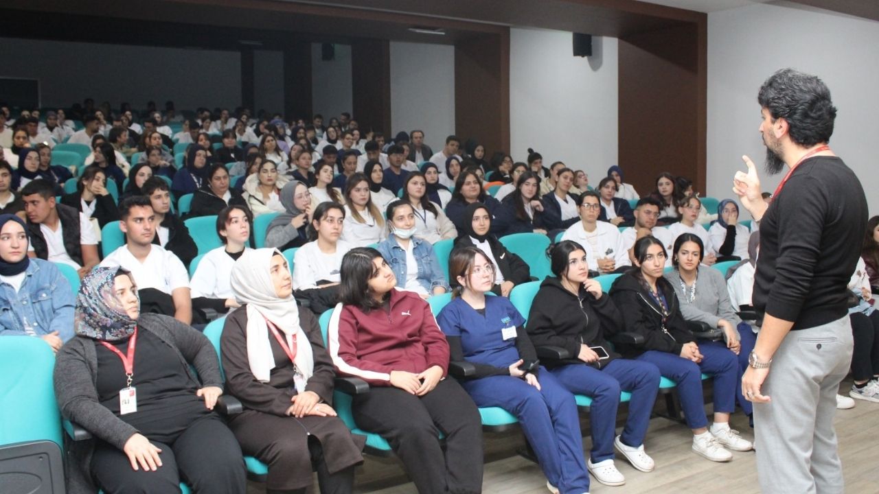 Osmaniye Eğitim Ve Araştırma Hastanesinde Stajyer Öğrencilere Uyum Eğitimi Verildi (1)