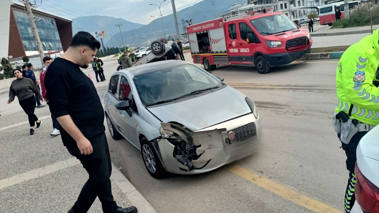 Osmaniye Fakıuşağı Caddesi’nde Kaza! Araç Ters Döndü Yaralılar Var