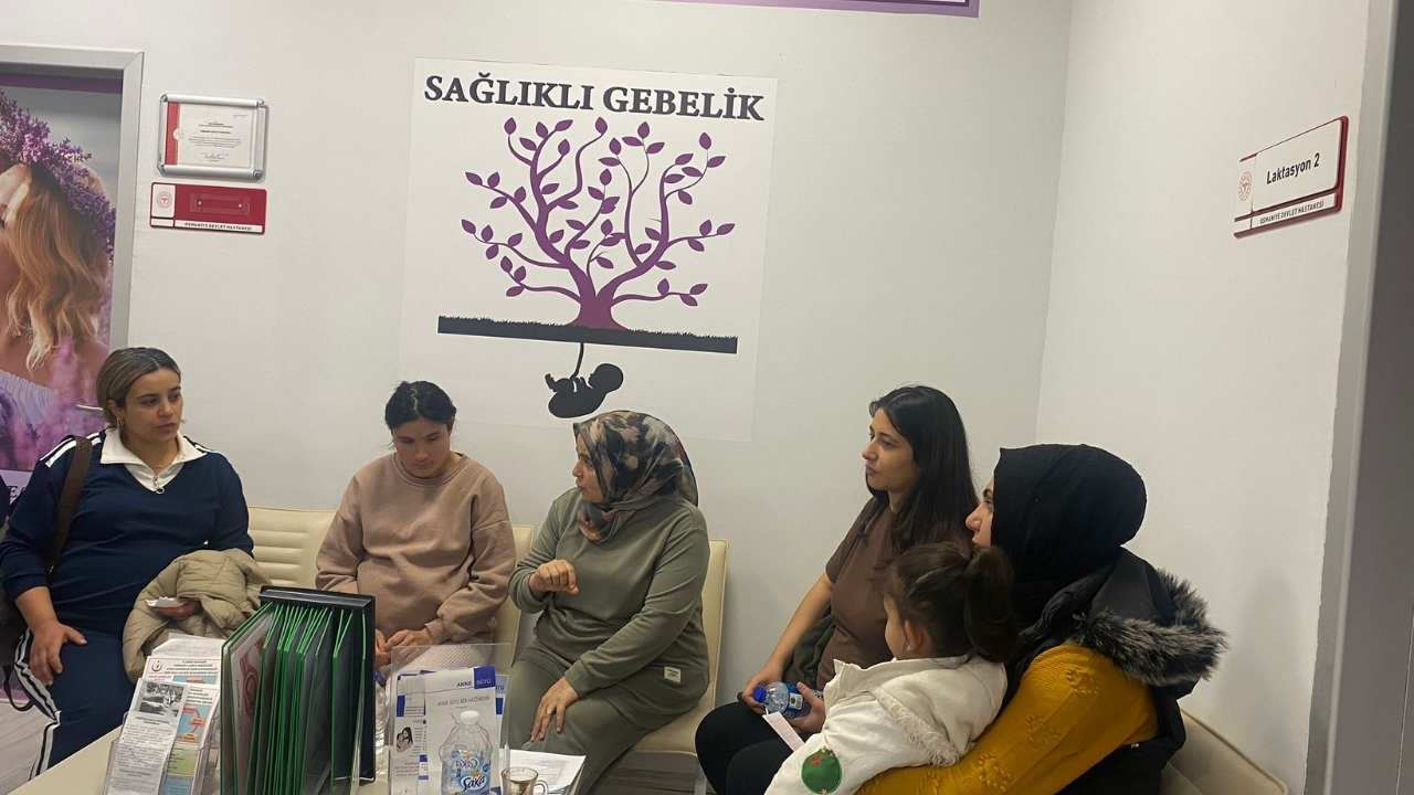 Osmaniye Gebe Okulunda Annelere Doğum Yardımı Bilgilendirmesi (2)