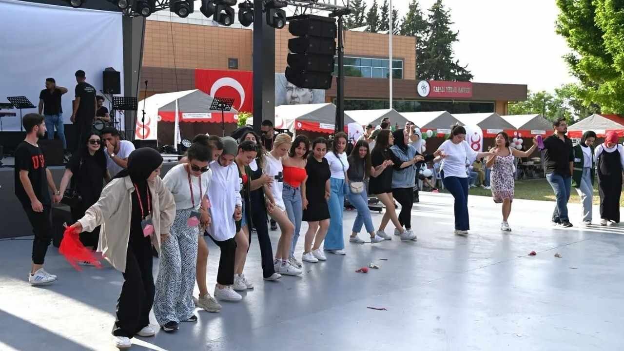 Osmaniye Korkut Ata Üniversitesi Araştırma Gençler Sanal Tehlikenin Göbeğinde (4)