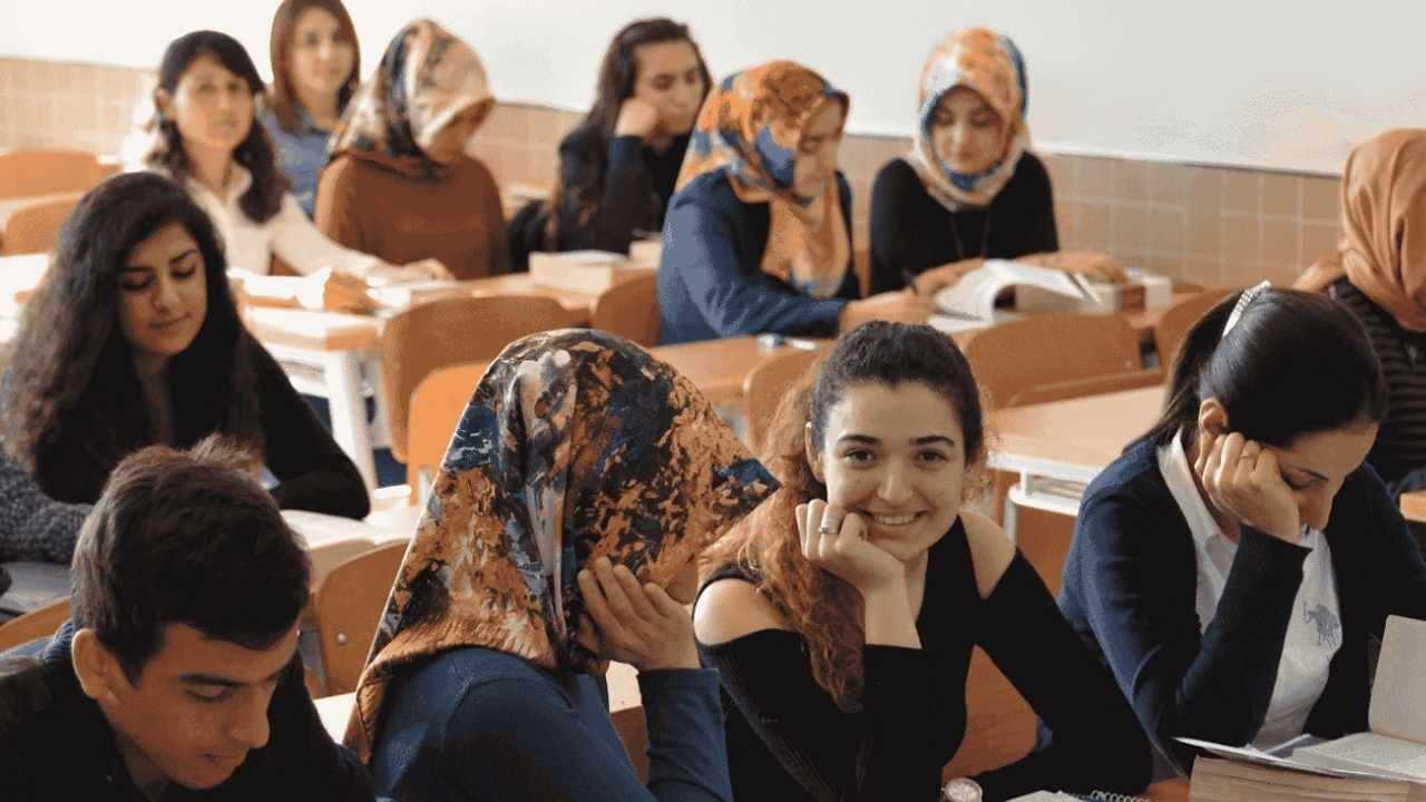 Osmaniye Korkut Ata Üniversitesi Araştırma Gençler Sanal Tehlikenin Göbeğinde (5)