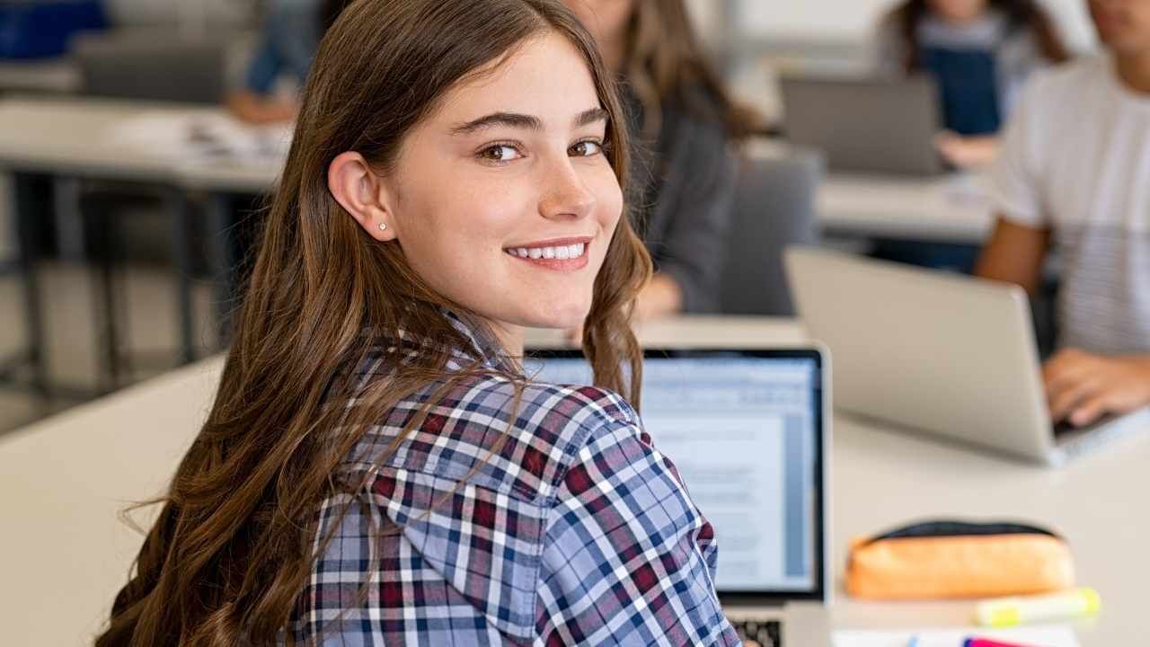 Osmaniye Korkut Ata Üniversitesi Araştırma Gençler Sanal Tehlikenin Göbeğinde (8)