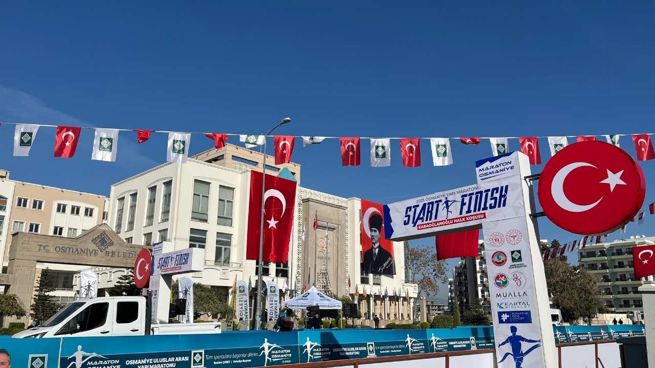Osmaniye Maratona Kenetlendi! Tişörtler Dağıtıldı, Çocuklar Sahaya İndi (3)
