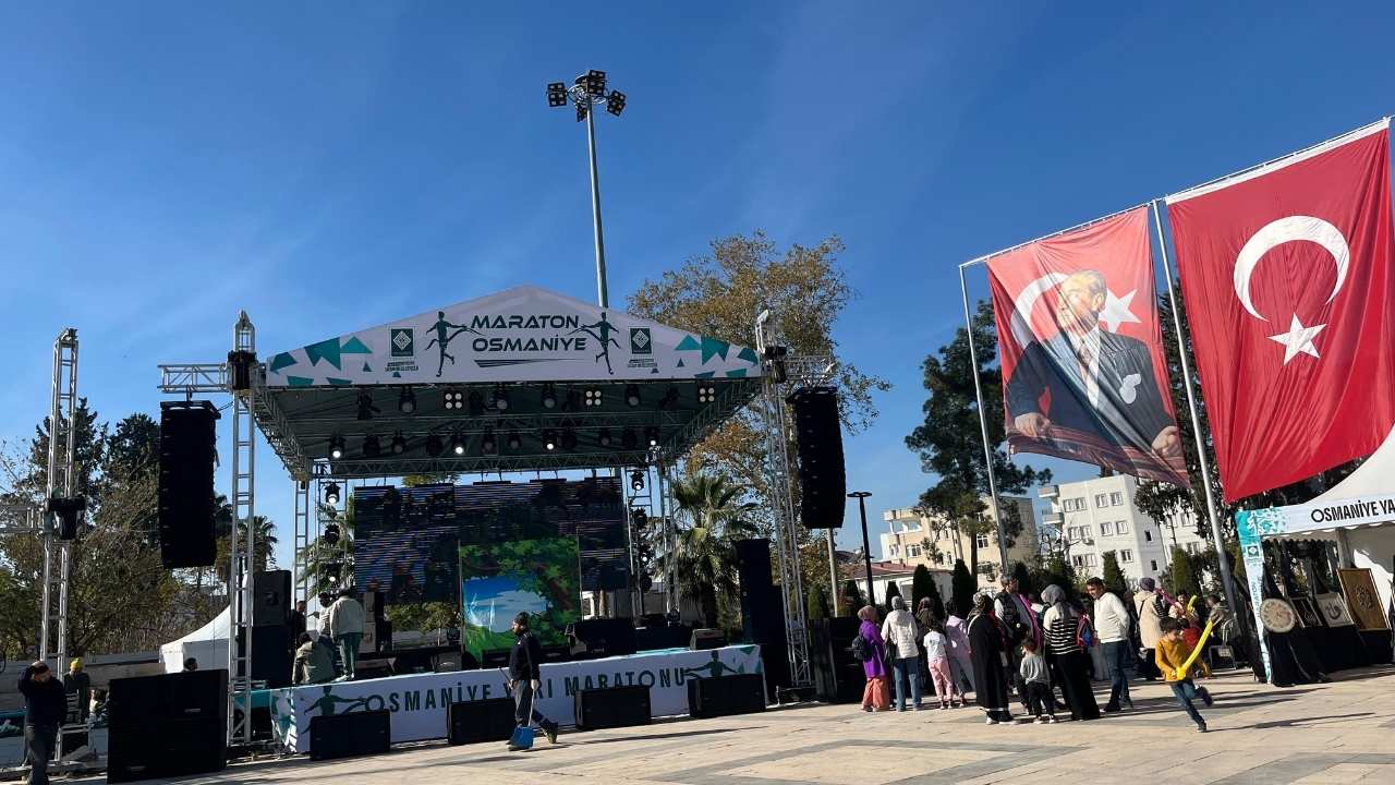 Osmaniye Maratona Kenetlendi! Tişörtler Dağıtıldı, Çocuklar Sahaya İndi (4)