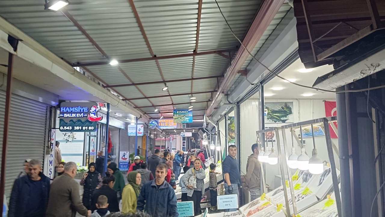 Osmaniye'de Balıkçılar Çarşısı'nda Hareketli Günler (2)