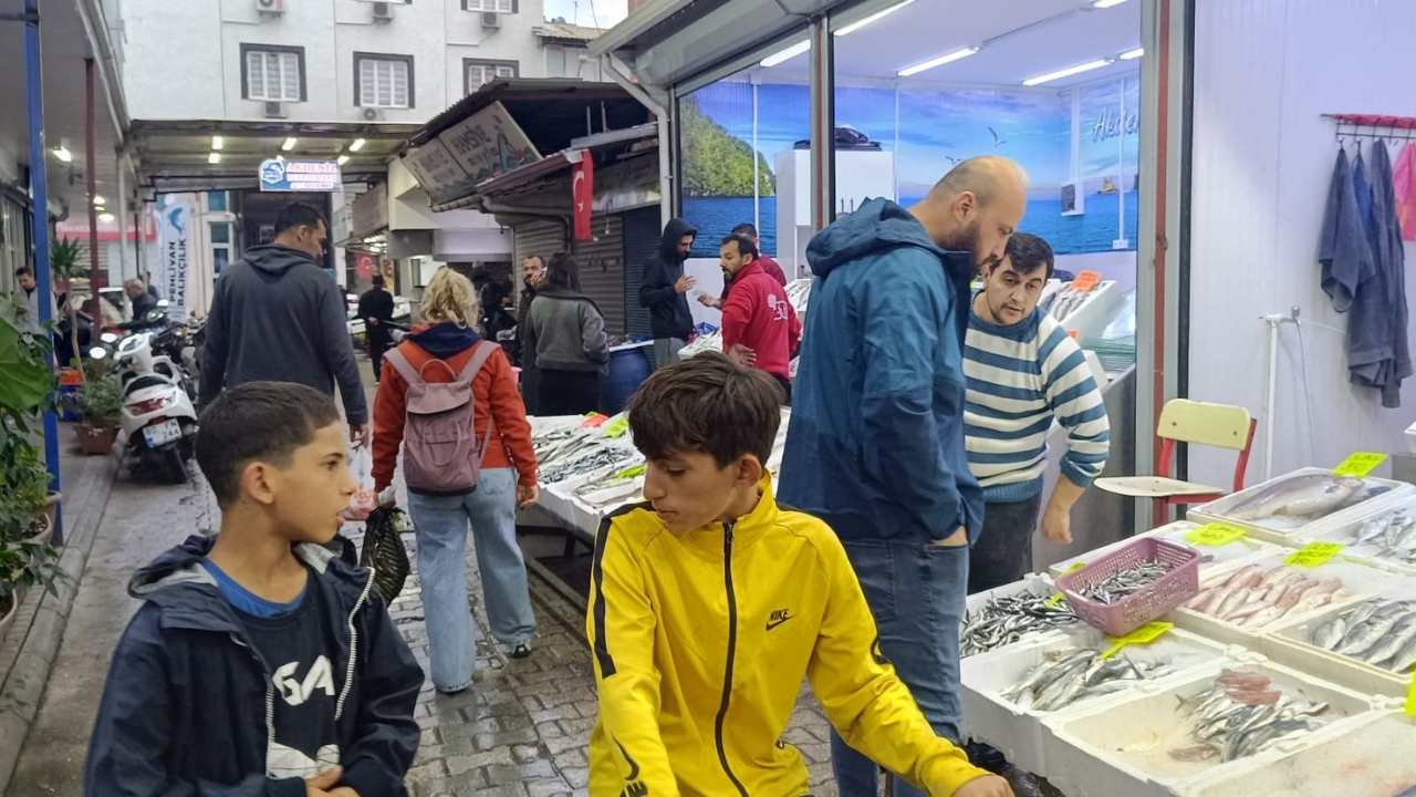 Osmaniye'de Balıkçılar Çarşısı'nda Hareketli Günler (4)