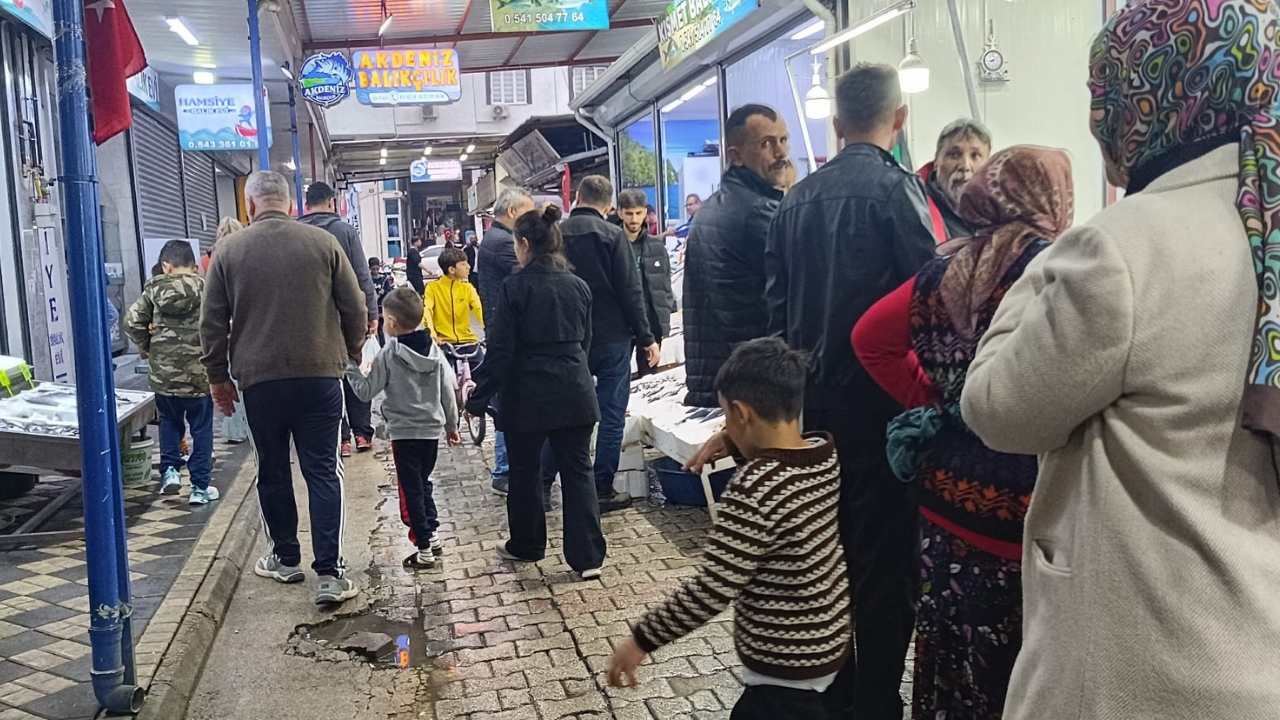 Osmaniye'de Balıkçılar Çarşısı'nda Hareketli Günler (5)