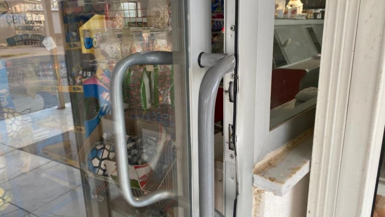 Osmaniye'de Çalıntı Minibüsle Iki Market Soyuldu 200 Bin Tl’lik Vurgun (2)