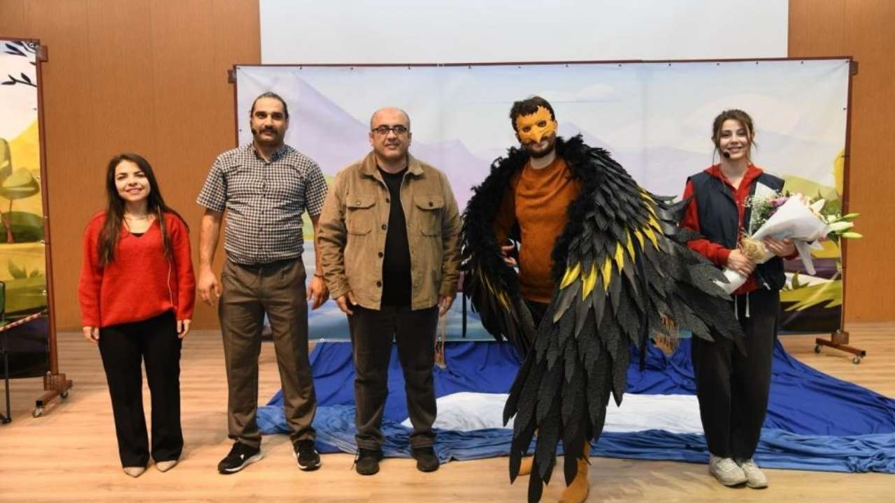 Osmaniye’de Çocuklar “Ronnie–Göldeki Fısıltı” Ile Keyifli Bir Tiyatro Günü Geçirdi (1)