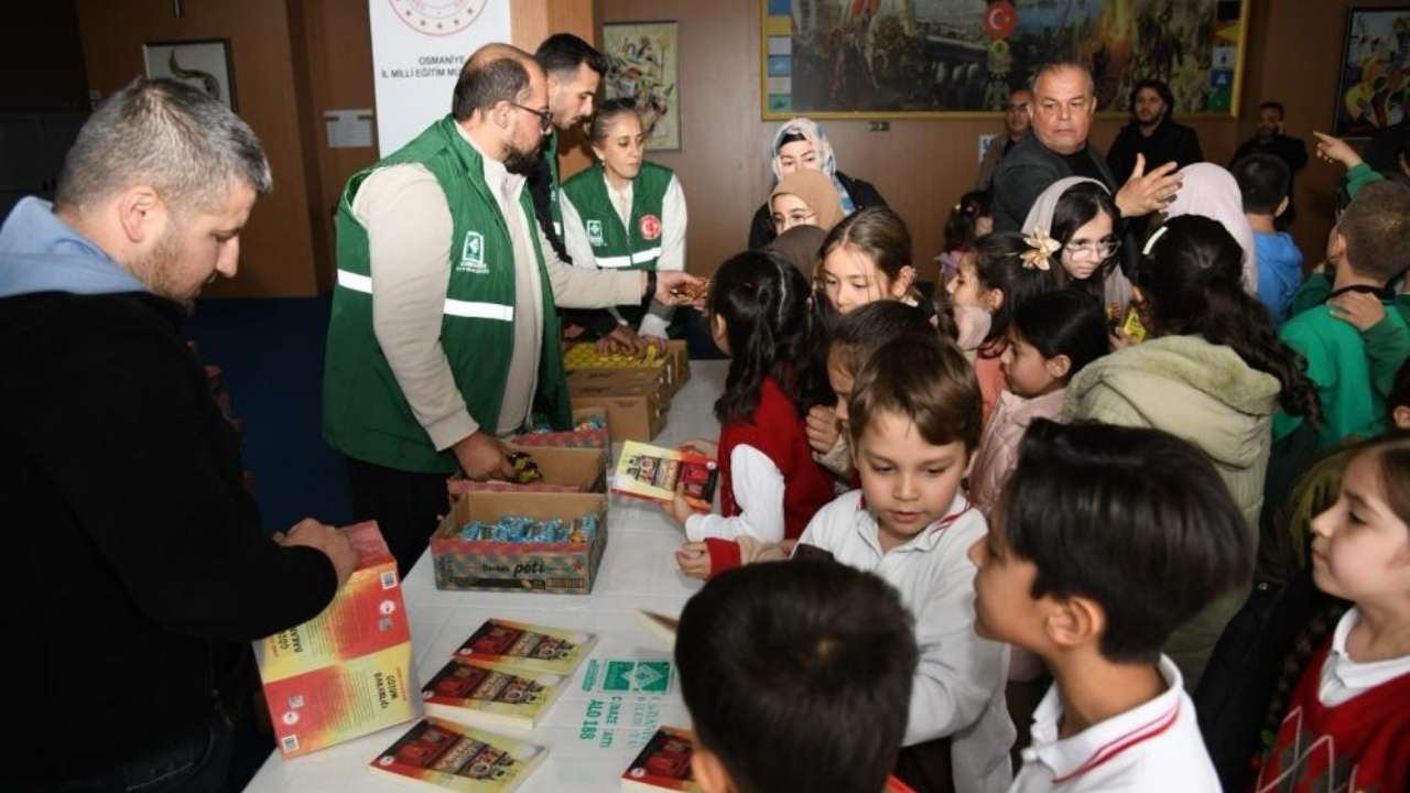 Osmaniye’de Çocuklar “Ronnie–Göldeki Fısıltı” Ile Keyifli Bir Tiyatro Günü Geçirdi (2)