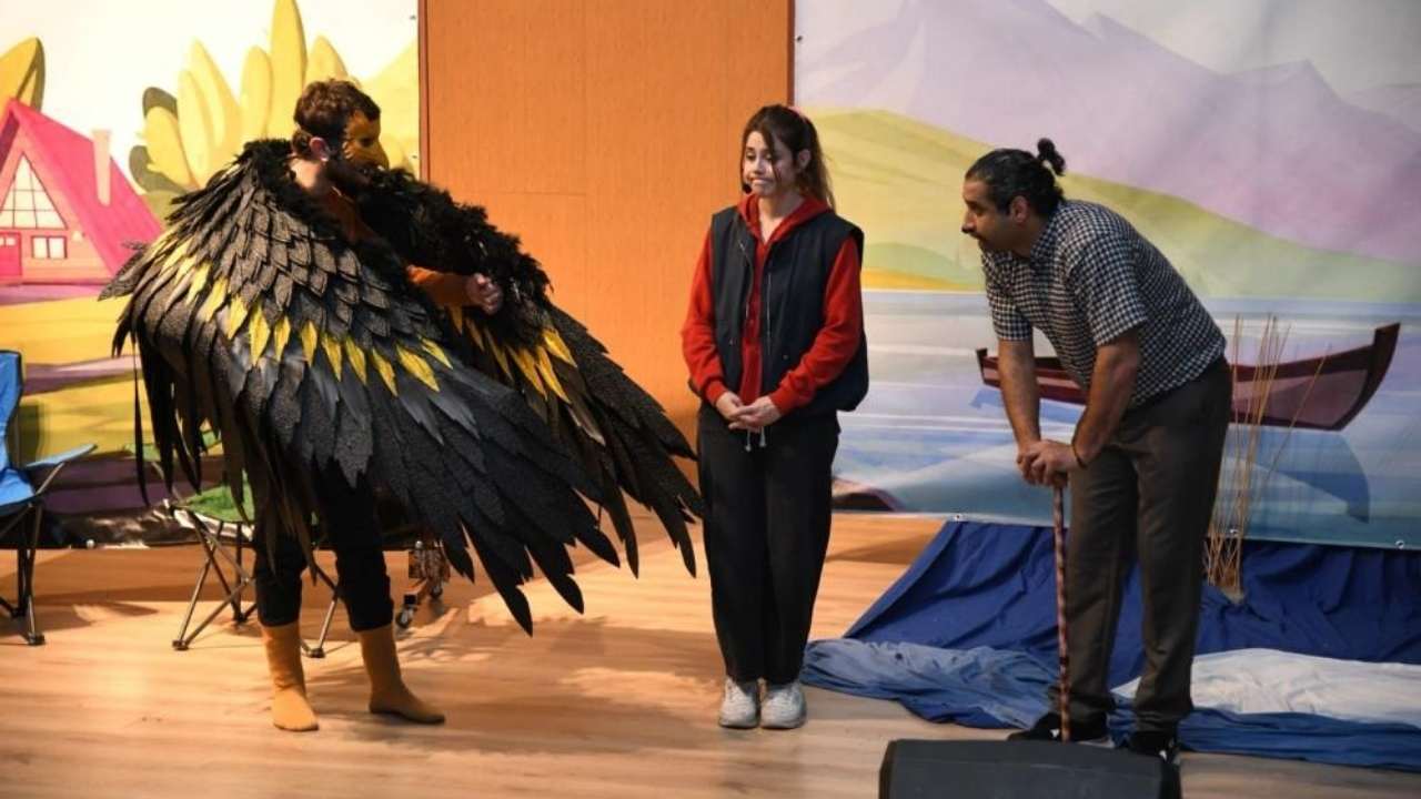 Osmaniye’de Çocuklar “Ronnie–Göldeki Fısıltı” Ile Keyifli Bir Tiyatro Günü Geçirdi (4)