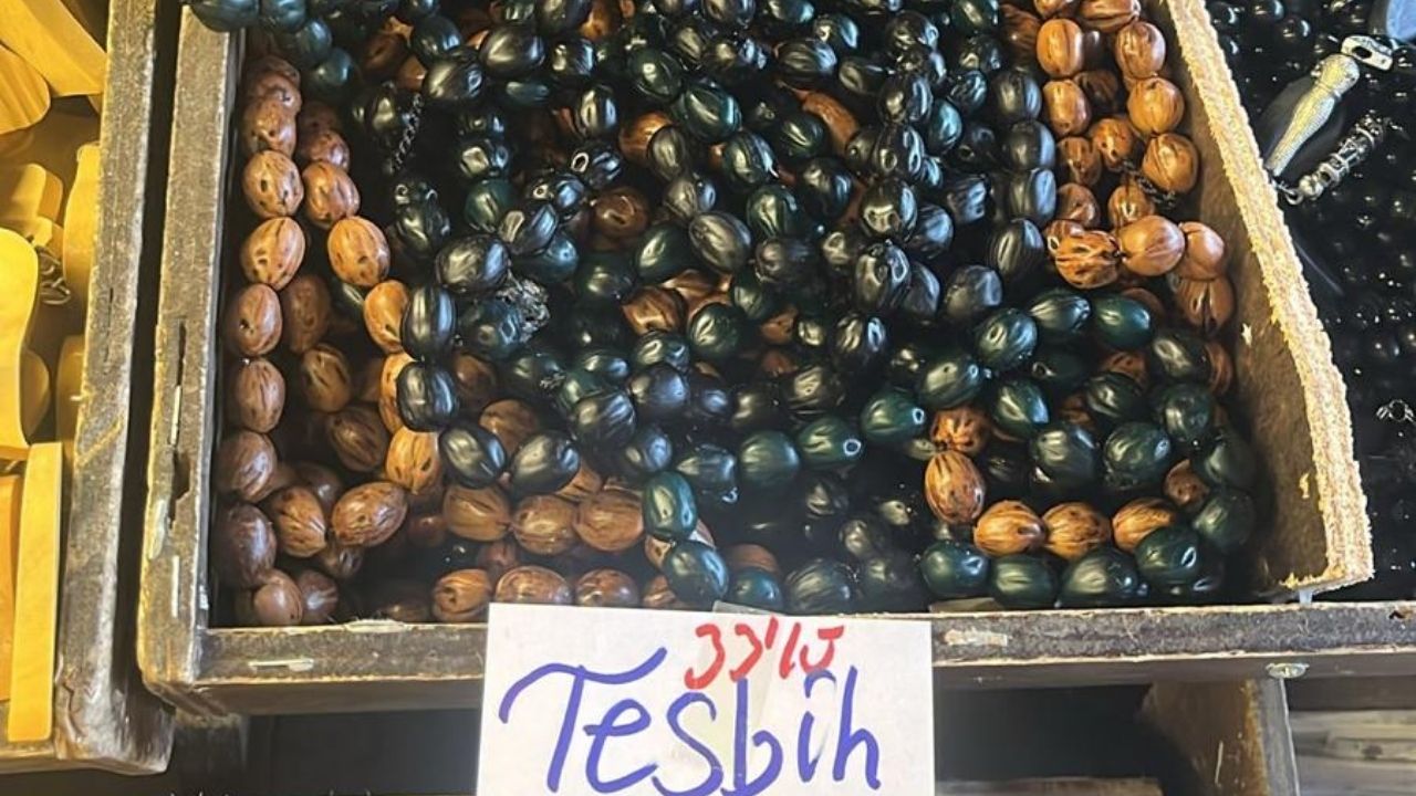 Osmaniye’de El Emeği Tespihler Ucuza Satılıyor 25 Yıllık Usta Hüseyin A. Mesleğini Oğluna Devrediyor