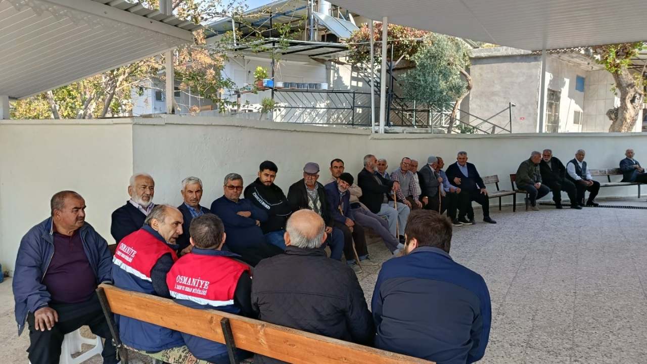 Osmaniye İl Tarım ve Orman Müdürlüğü sahada üreticileri bilgilendiriyor-1