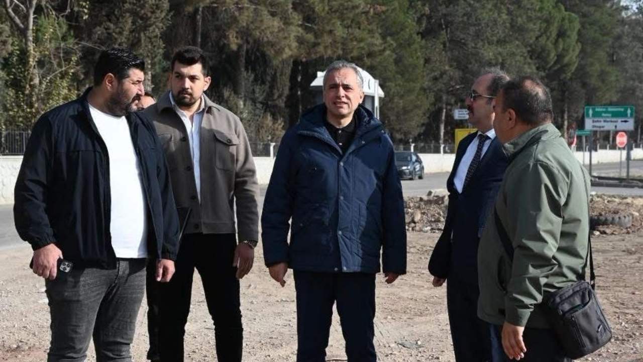 Osmaniye’de Hızlı Tren Altgeçidi Kavşağında Yol Düzenleme Çalışmaları Başladı (2)