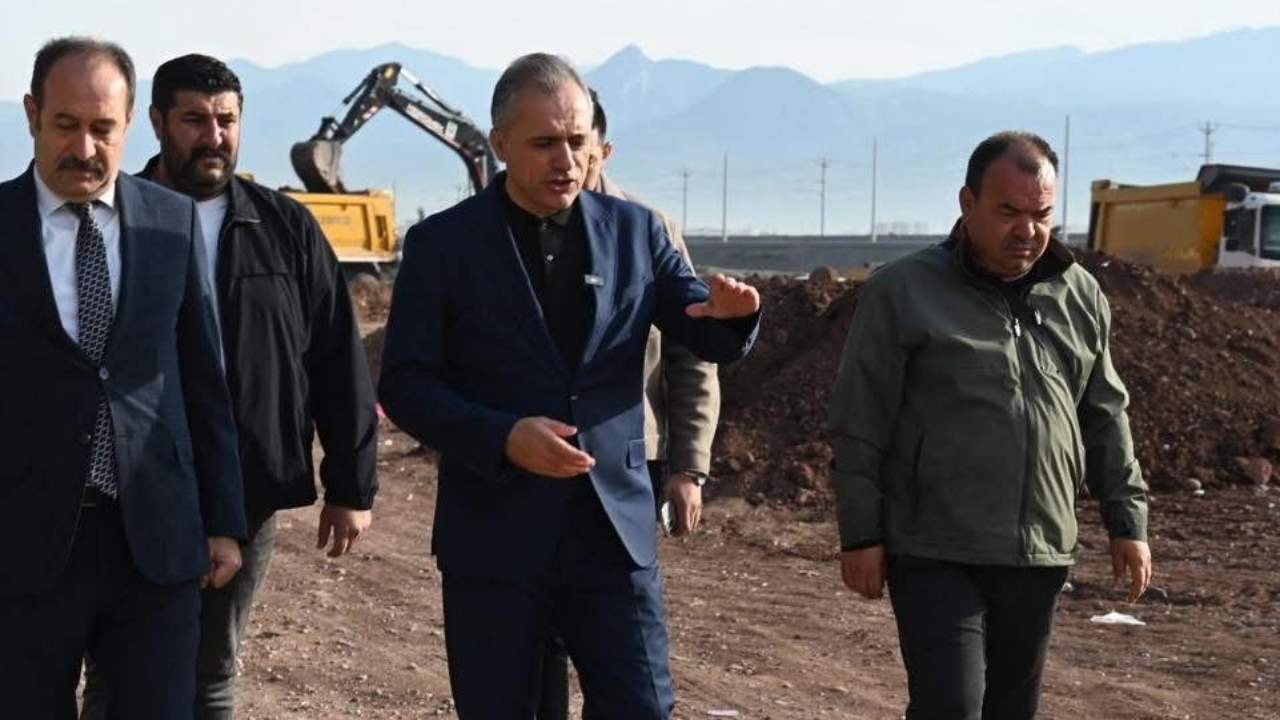 Osmaniye’de Hızlı Tren Altgeçidi Kavşağında Yol Düzenleme Çalışmaları Başladı (3)