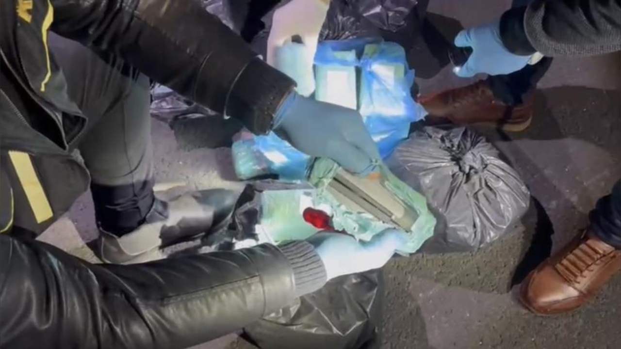 Osmaniye'de İnanılmaz Görüntüler! Yolcu Otobüsünün O Bölmesinden Çıkanları Görenler Bu Kadar Da Olmaz Dedi! (2)