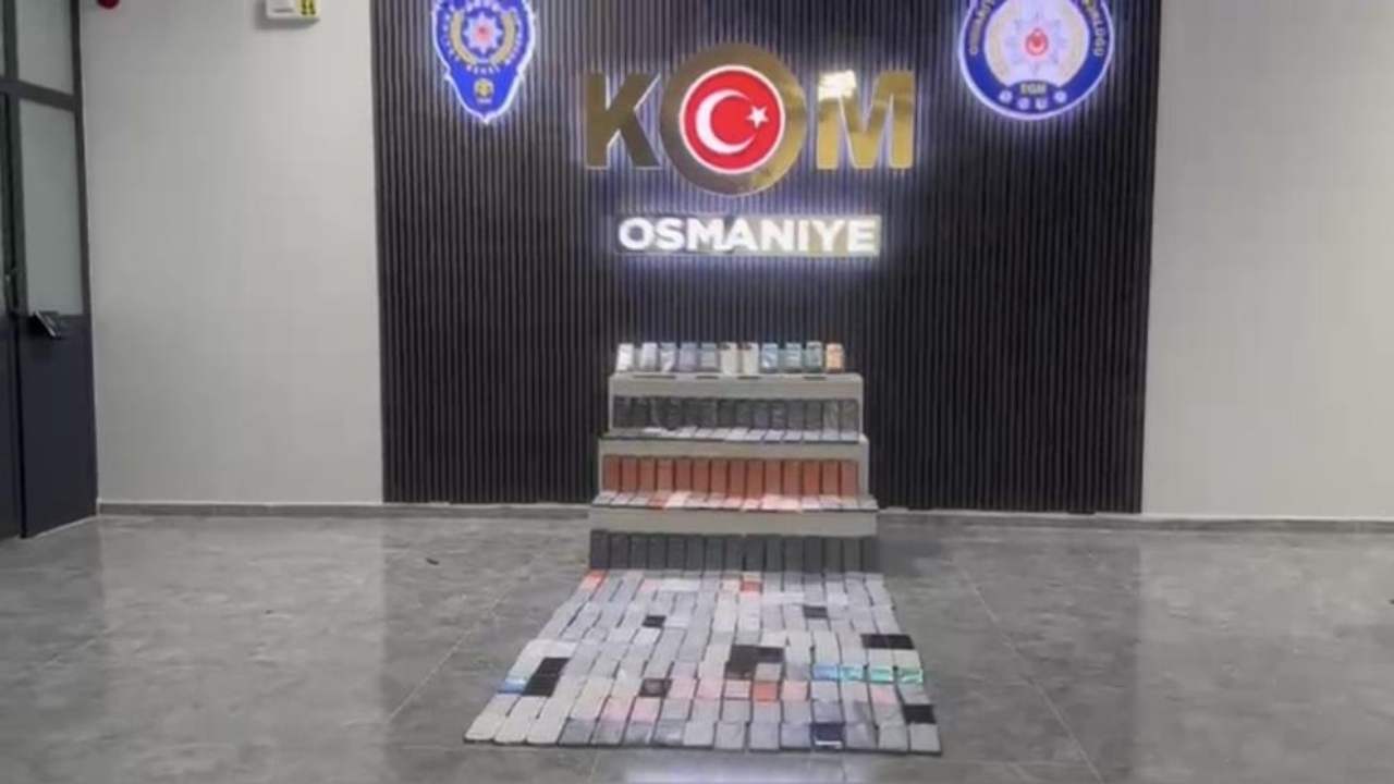 Osmaniye'de İnanılmaz Görüntüler! Yolcu Otobüsünün O Bölmesinden Çıkanları Görenler Bu Kadar Da Olmaz Dedi! (3)