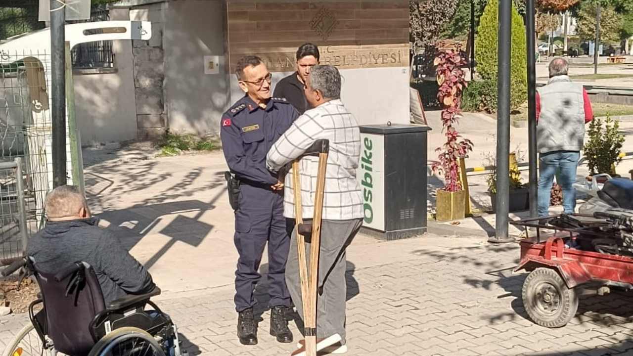 Osmaniye’de Jandarma Komutanı Albay Kaytez’den Engellilere Ziyaret 3 Aralık Dünya Engelliler Günü (4)