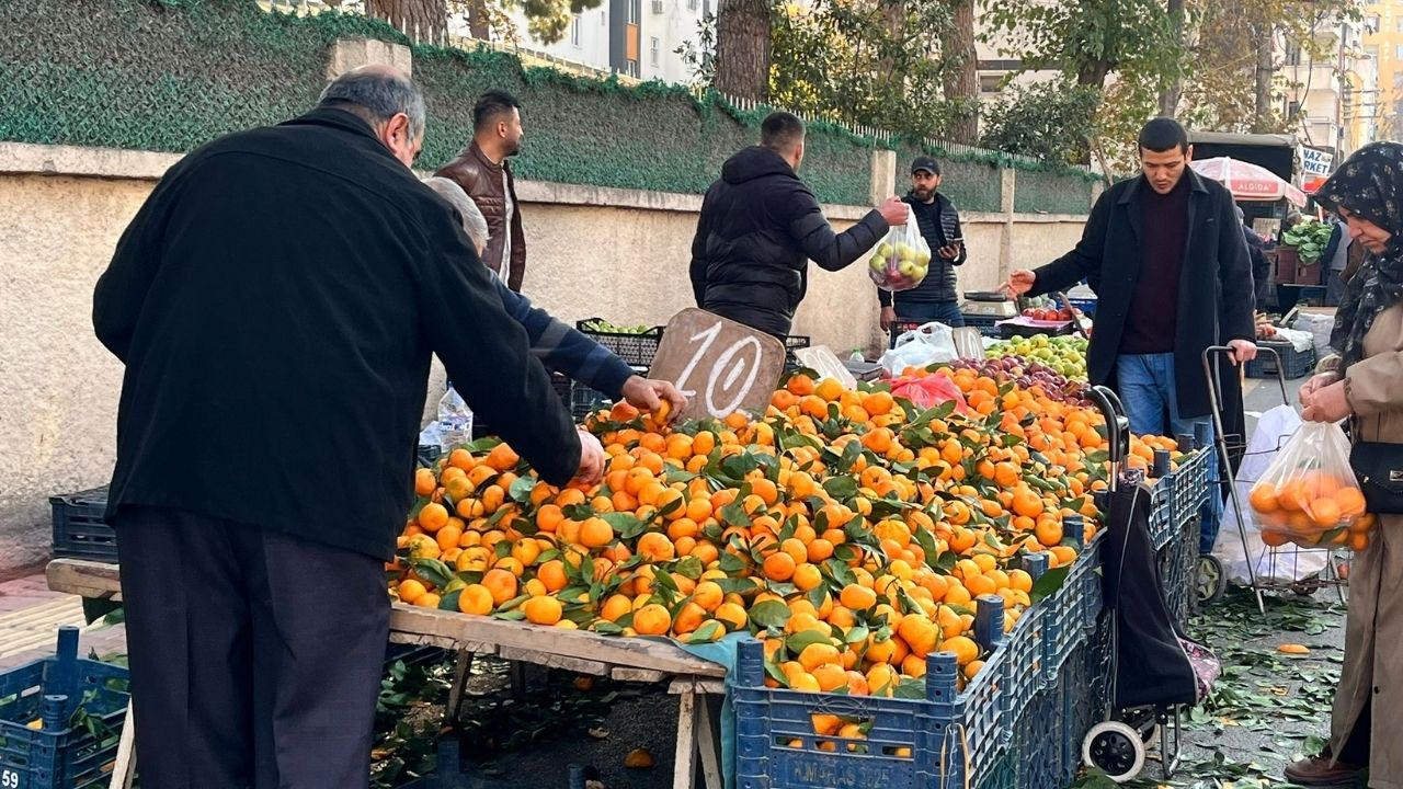 Osmaniye’de Kış Meyvesinin Fiyatı Düştü, Pazarlar Hareketlendi