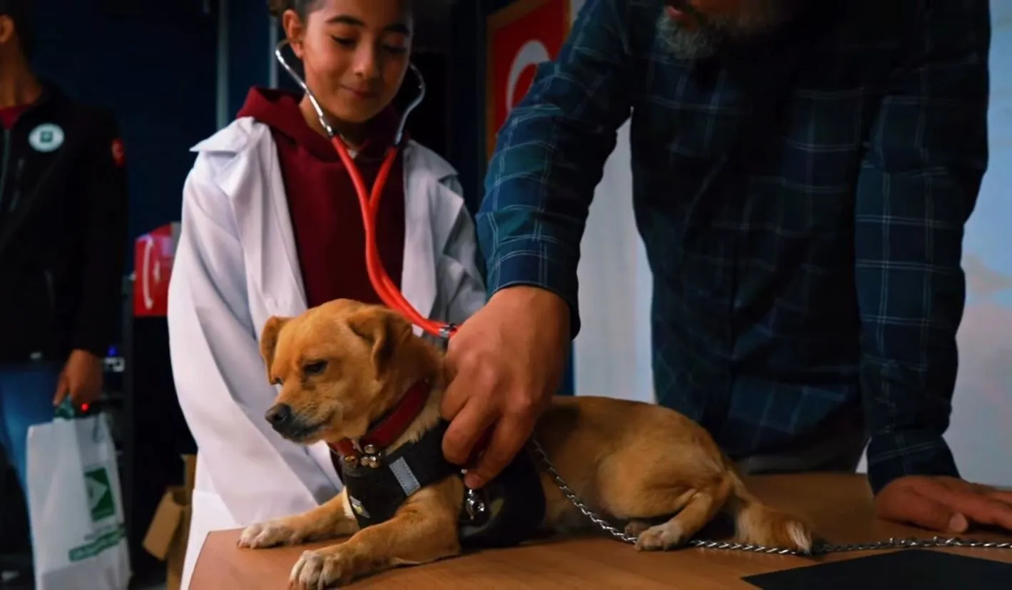 Osmaniye’de “Küçük Veteriner Hekimler” Projesiyle Öğrenciler Yavru Köpeklerle Buluştu