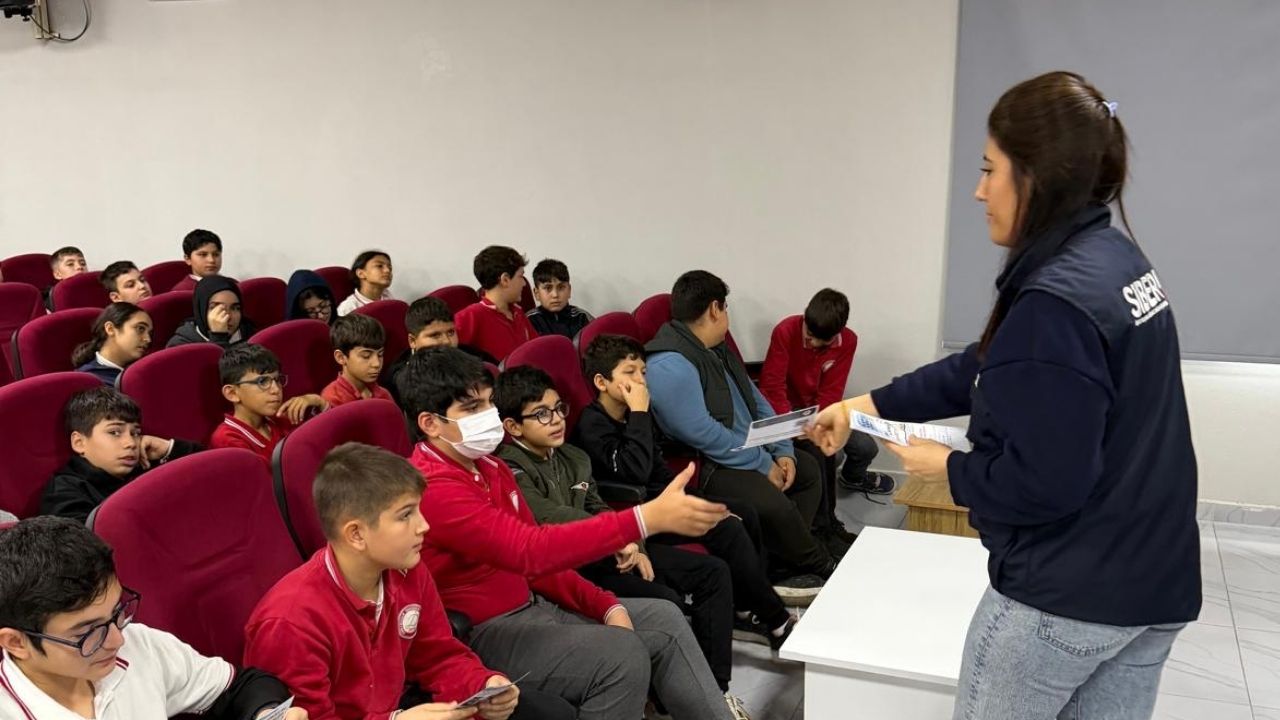 Osmaniye’de Öğrencilere Siber Güvenlik Eğitimi Ortaokulda Bilinçlendirme Semineri Düzenlendi