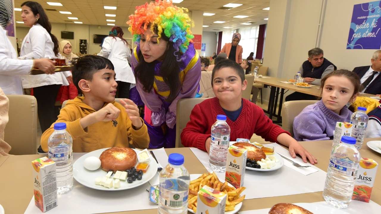 Osmaniye'de Özel Eğitim Öğrencileri Kız Yurdunda Buluştu (1)