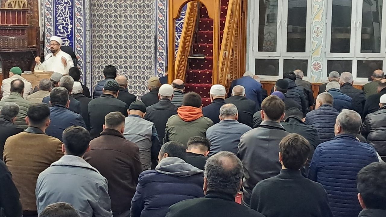 Osmaniye’de Regaip Gecesi Coşkuyla İhya Edildi