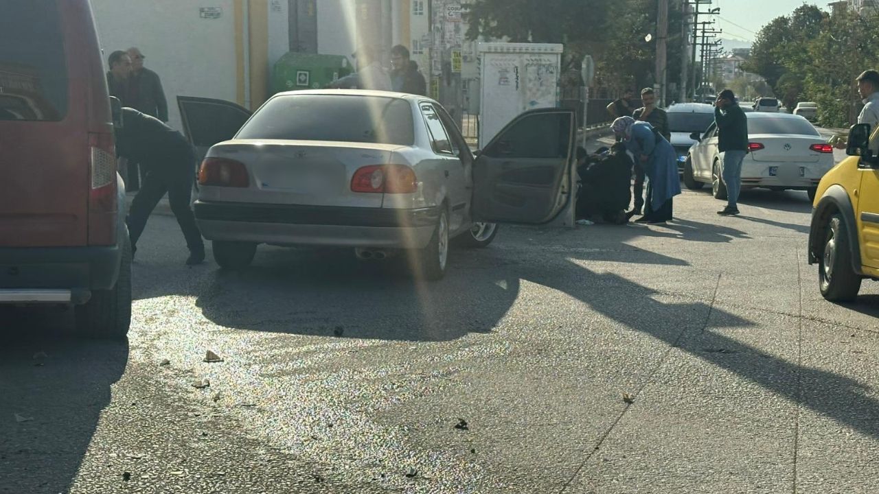 Osmaniye'de Trafik Kazası İki Otomobil Çarpıştı (1)-1