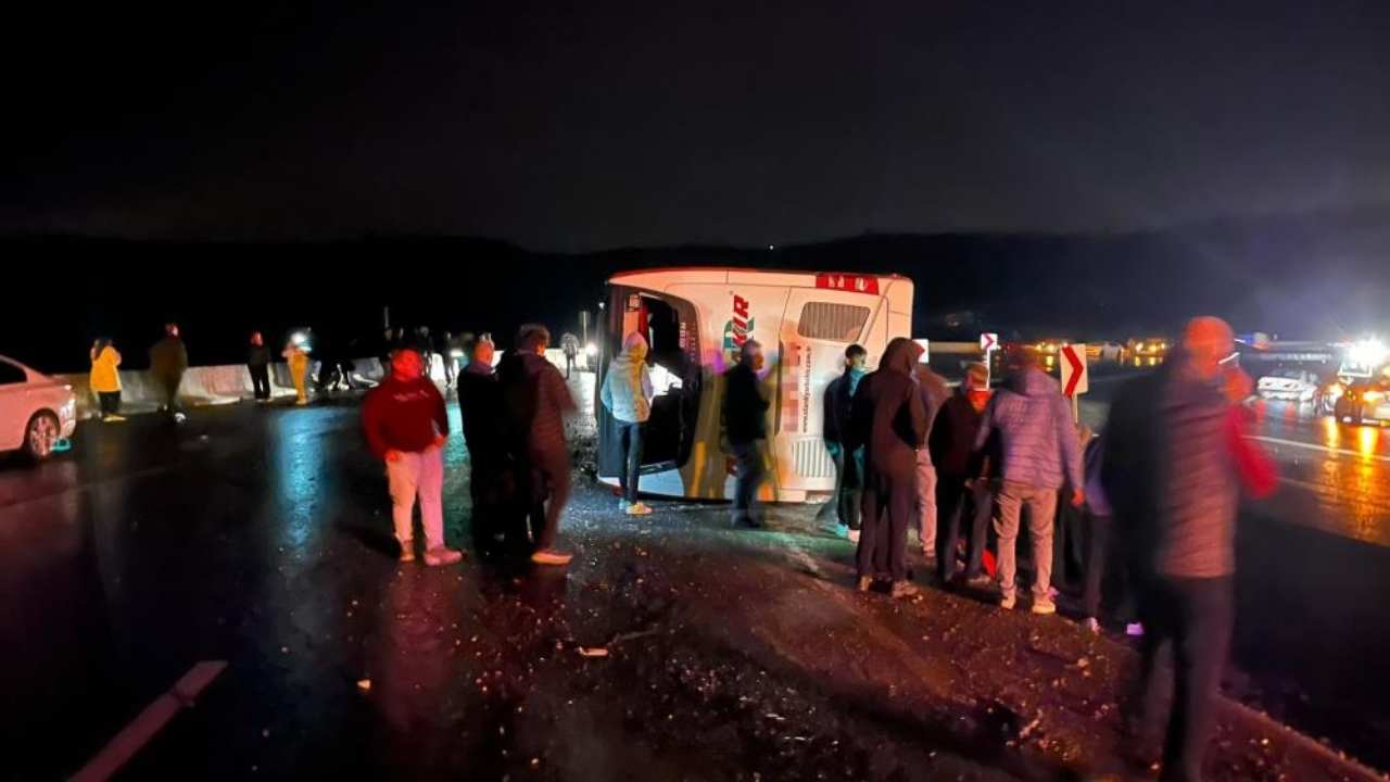 Osmaniye’de Yolcu Otobüsü Devrildi Yaralılar Var! (2)