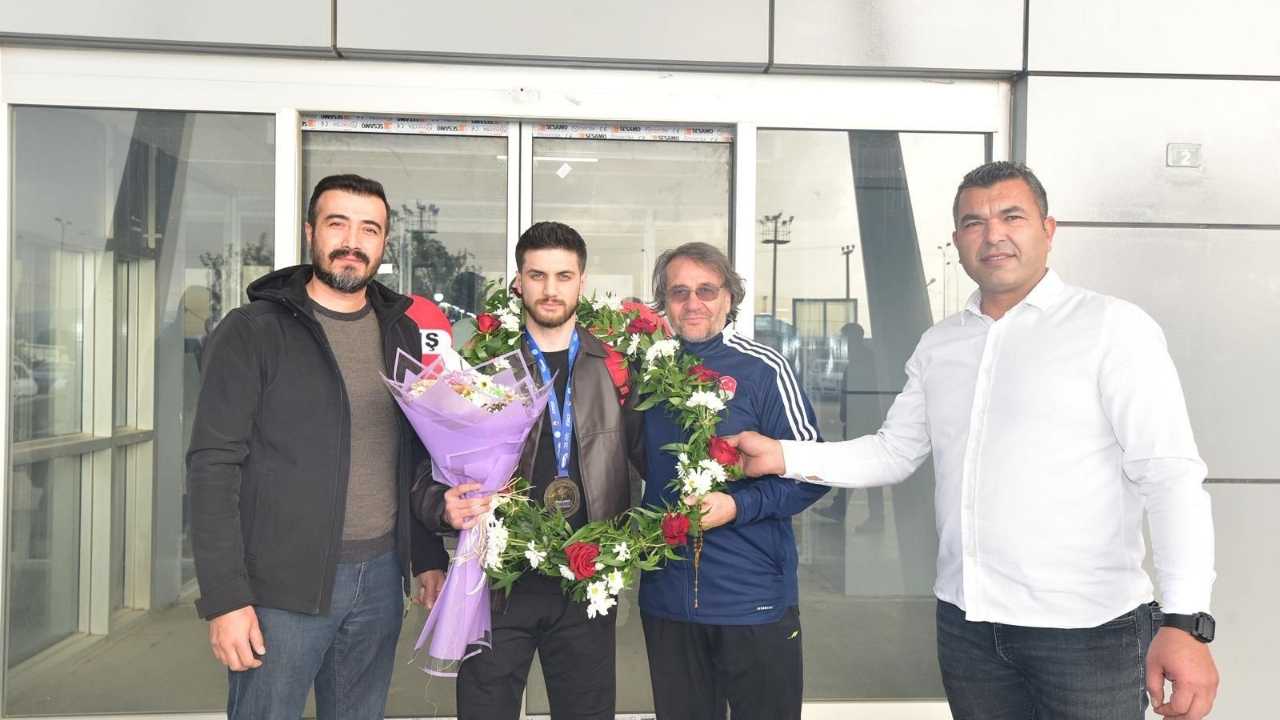 Osmaniyeli Milli Sporcu Özdemir, Abu Dhabi’de Türk Bayrağını Dalgalandırdı (4)