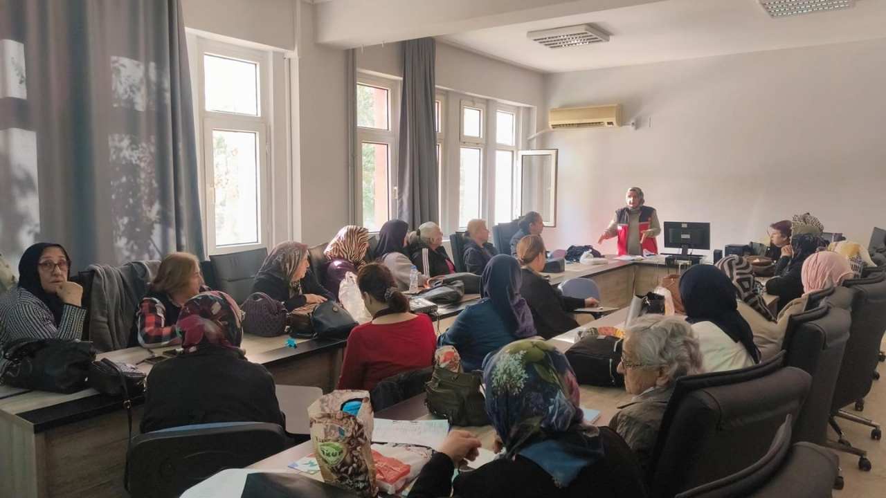 Osmaniye'nin Yaşayan Çınarları İletişim Becerilerini Geliştiriyor (1)