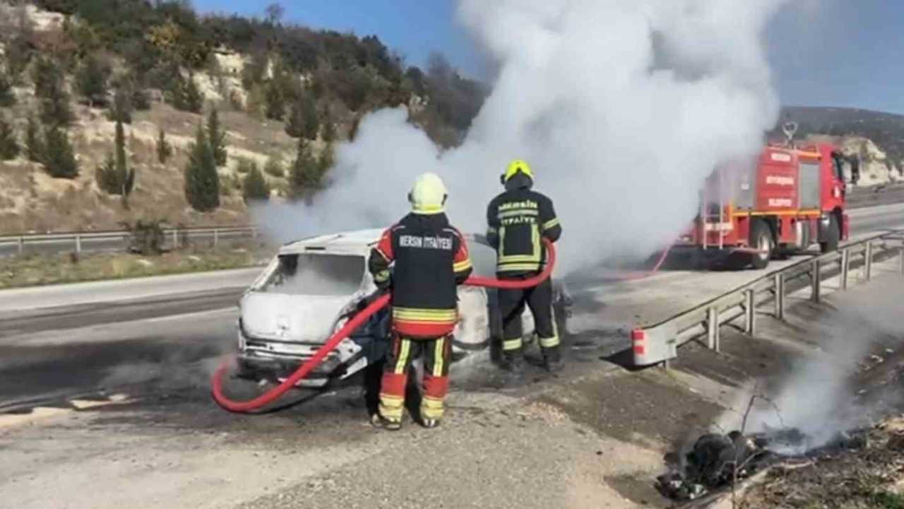 Otoyolda Seyir Halindeyken Alev Aldı (1)