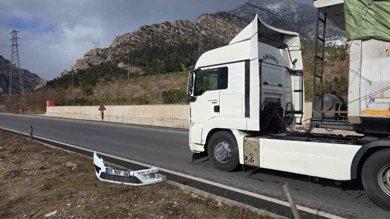 Pozantı’da Yokuşta Korkutan Kaza! (1)