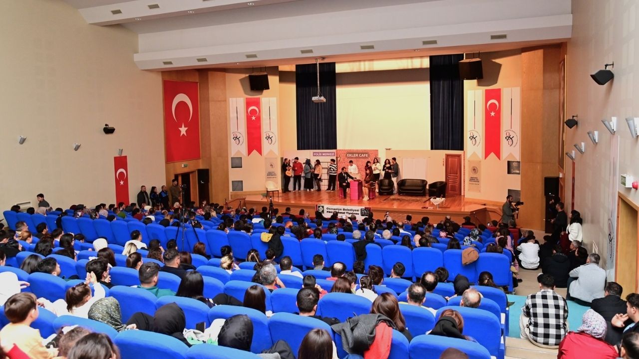 “Sevgiyle Büyüyen Fidanlar” Projesi Okü’de Tiyatro Ile Sona Erdi (2)