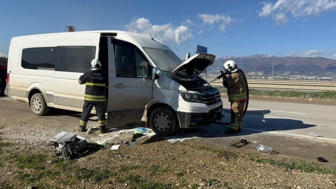 Seyir Halindeki Minibüs Bir Anda Alev Aldı (2)
