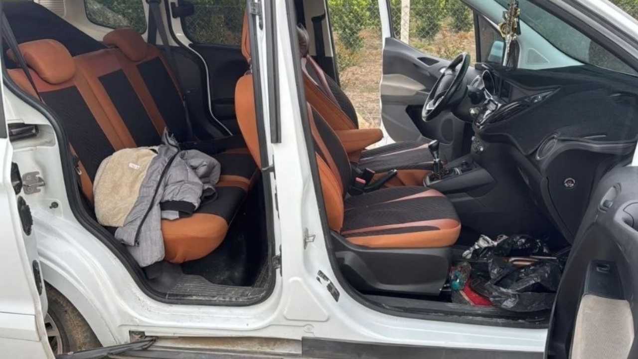 Şüpheli Araçtan Kalaşnikof Çıktı (1)