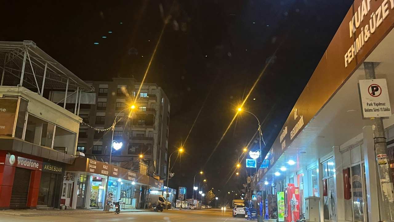 Toprakkale Çarşı Işıkları Yenilendi, İlçeye Yeni Bir Hava Geldi (1)