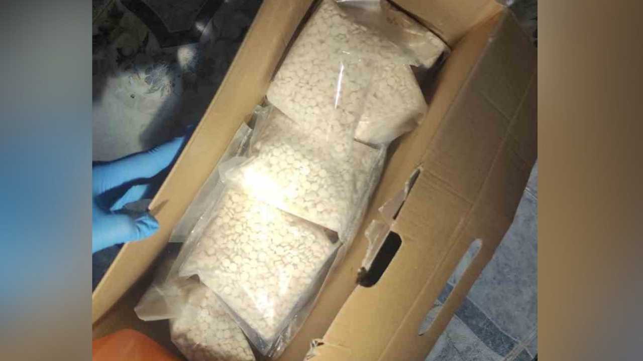 Torbacılara Şafak Baskını Yüklü Miktarda Yasaklı Hap Ele Geçirildi (2)