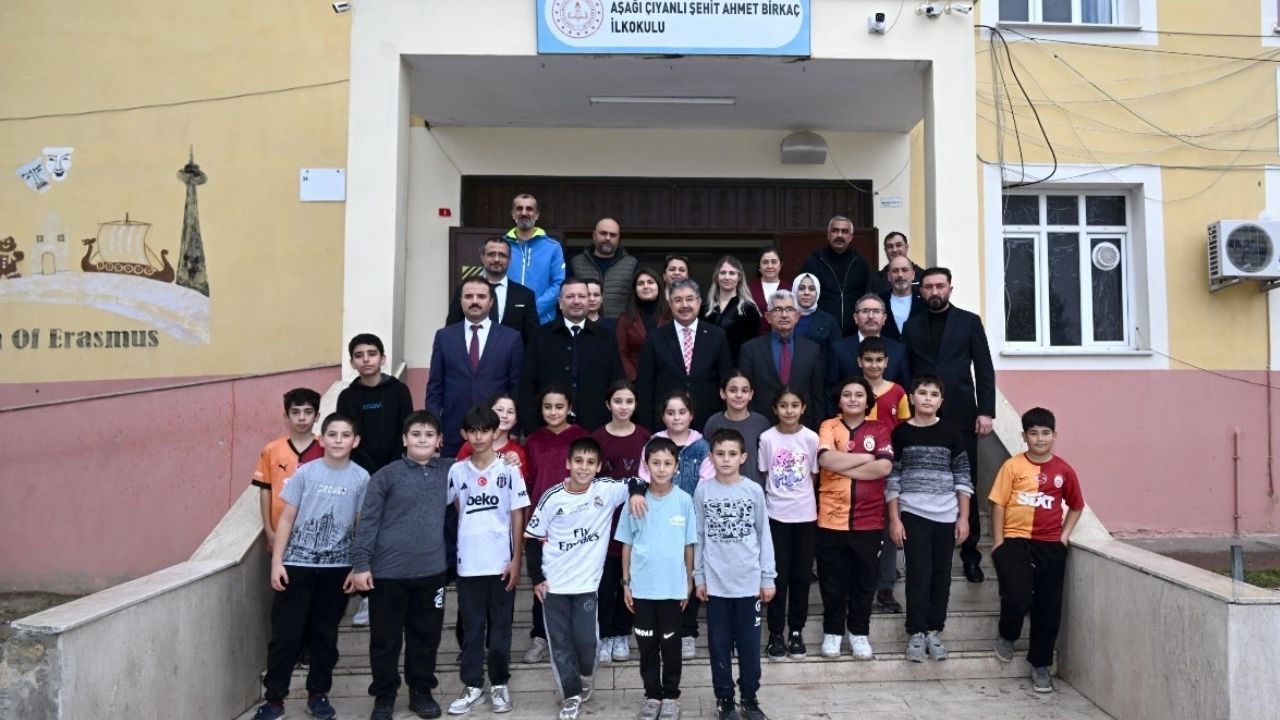 Vali Erdinç Yılmaz’dan Aşağı Çıyanlı Köyü Şehit Ahmet Birkaç Okulu’na Ziyaret (1)