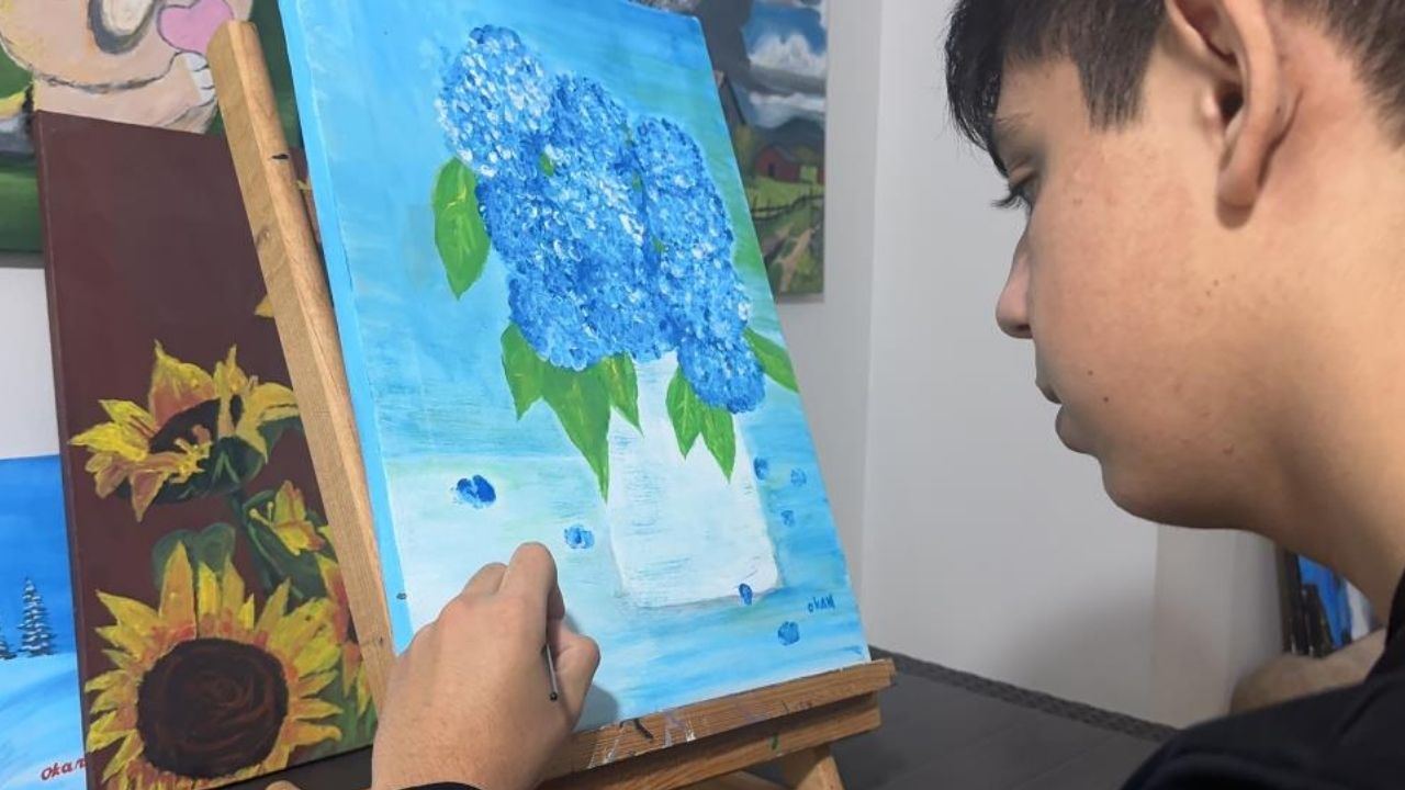 Videolu Haber! Osmaniye’de Otizmli Çocuk Ressam Okan Mert Gönül Başarılarıyla Dikkat Çekiyor (1)