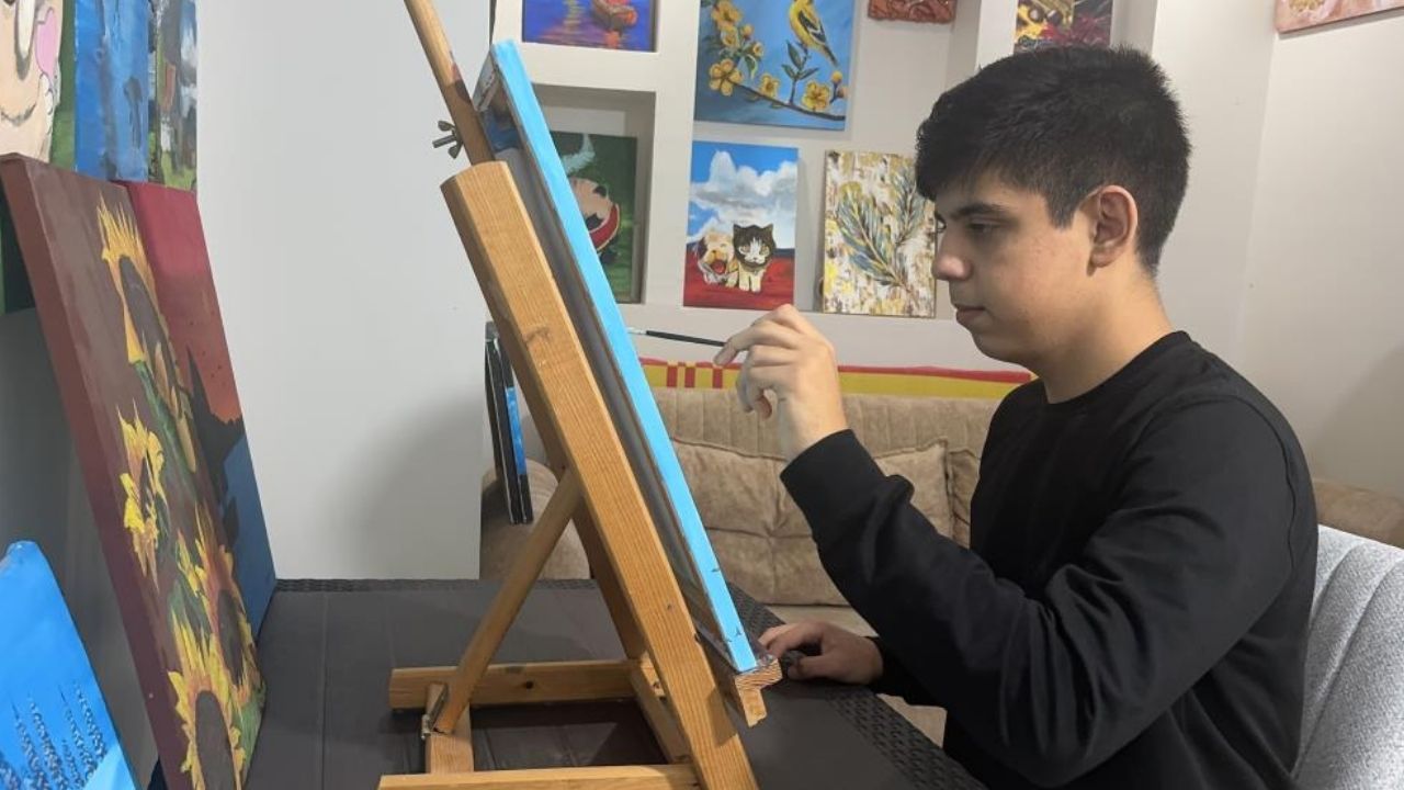 Videolu Haber! Osmaniye’de Otizmli Çocuk Ressam Okan Mert Gönül Başarılarıyla Dikkat Çekiyor