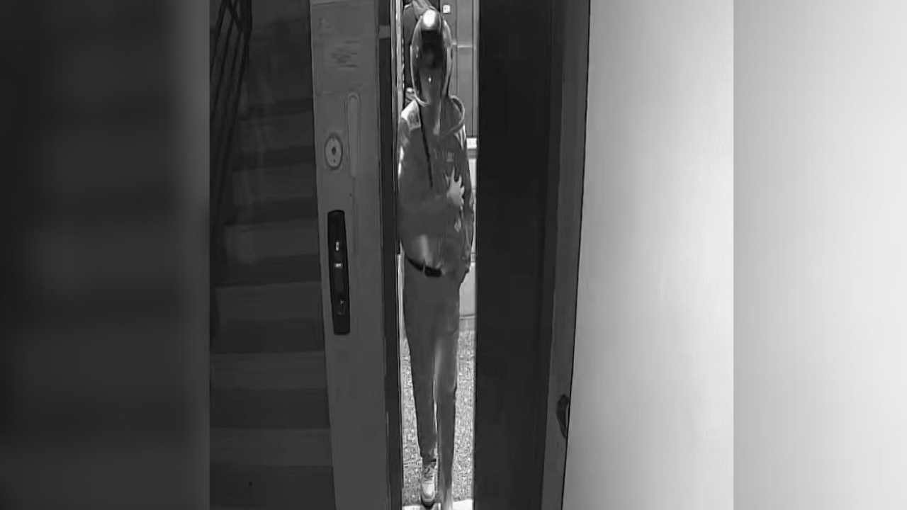 Adana’da Asansöre İdrarını Yapıp Kuş Çalan Şüpheli Tutuklandı (2)