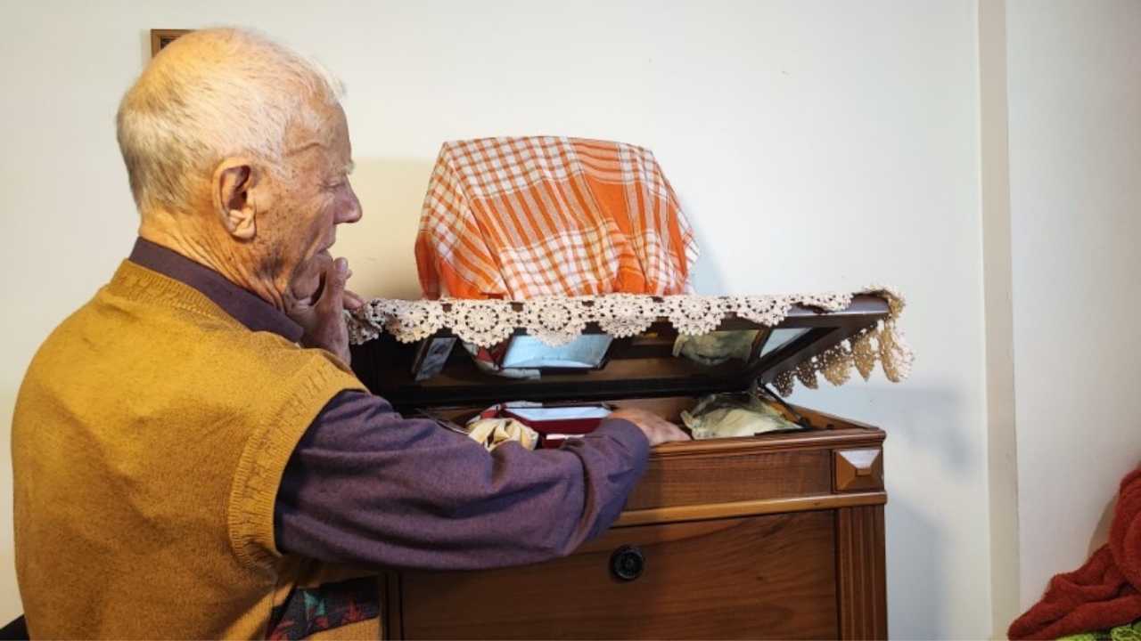 Adana’da Engelli Adamın Gizli Bölmedeki 1 Kilo Altını Kayboldu Akraba Şüphesi (2)