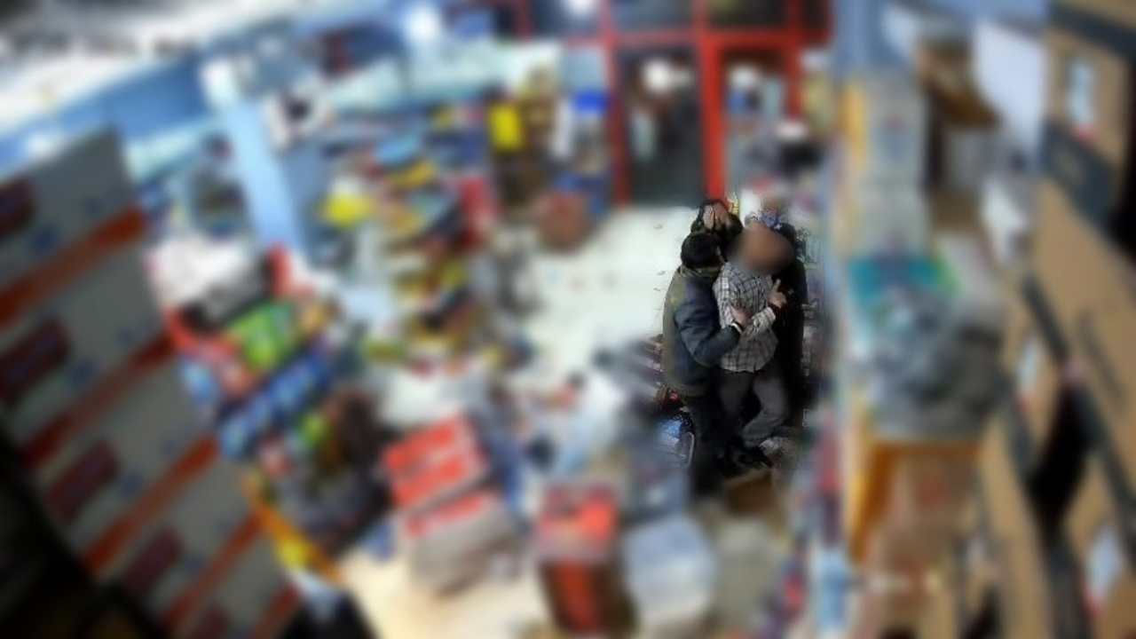 Adana’da Market Kavgası Kardeşler Arasında Çıkan Tartışma Ortalığı Karıştırdı (2)