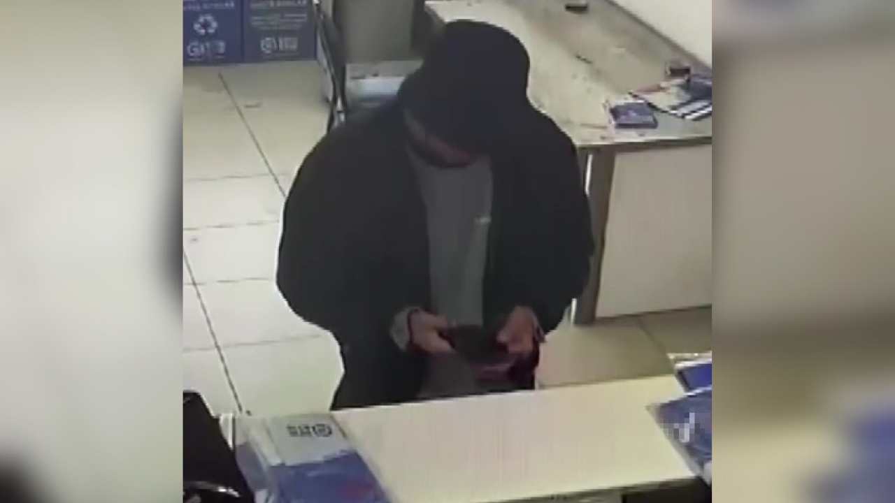 Adana’da Sahte Kimlikle Kargo Dolandırıcılığı 2 Kişi Tutuklandı (2)