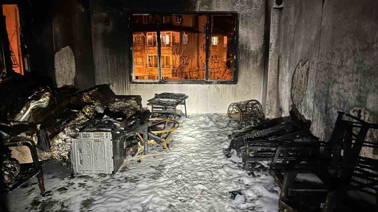 Alevlere Teslim Olan Apartman Dairesi Kullanılamaz Hale Geldi (1)