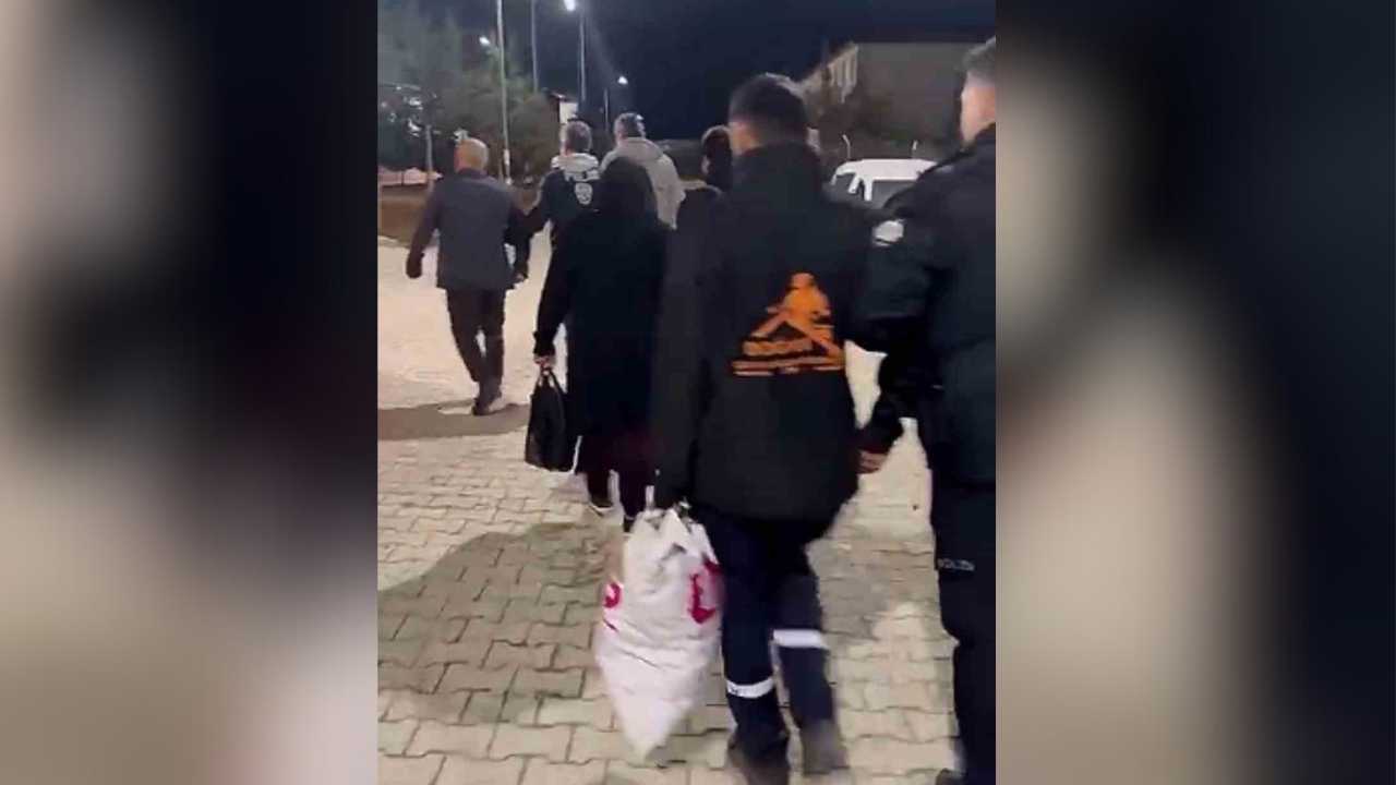 Altınözü’nde Hapis Cezasıyla Aranan 4 Kişi Yakalandı (1)