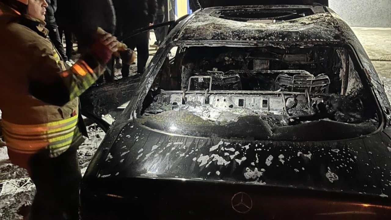 Defne’de Park Halindeki Otomobil Alev Alev Yandı (1)