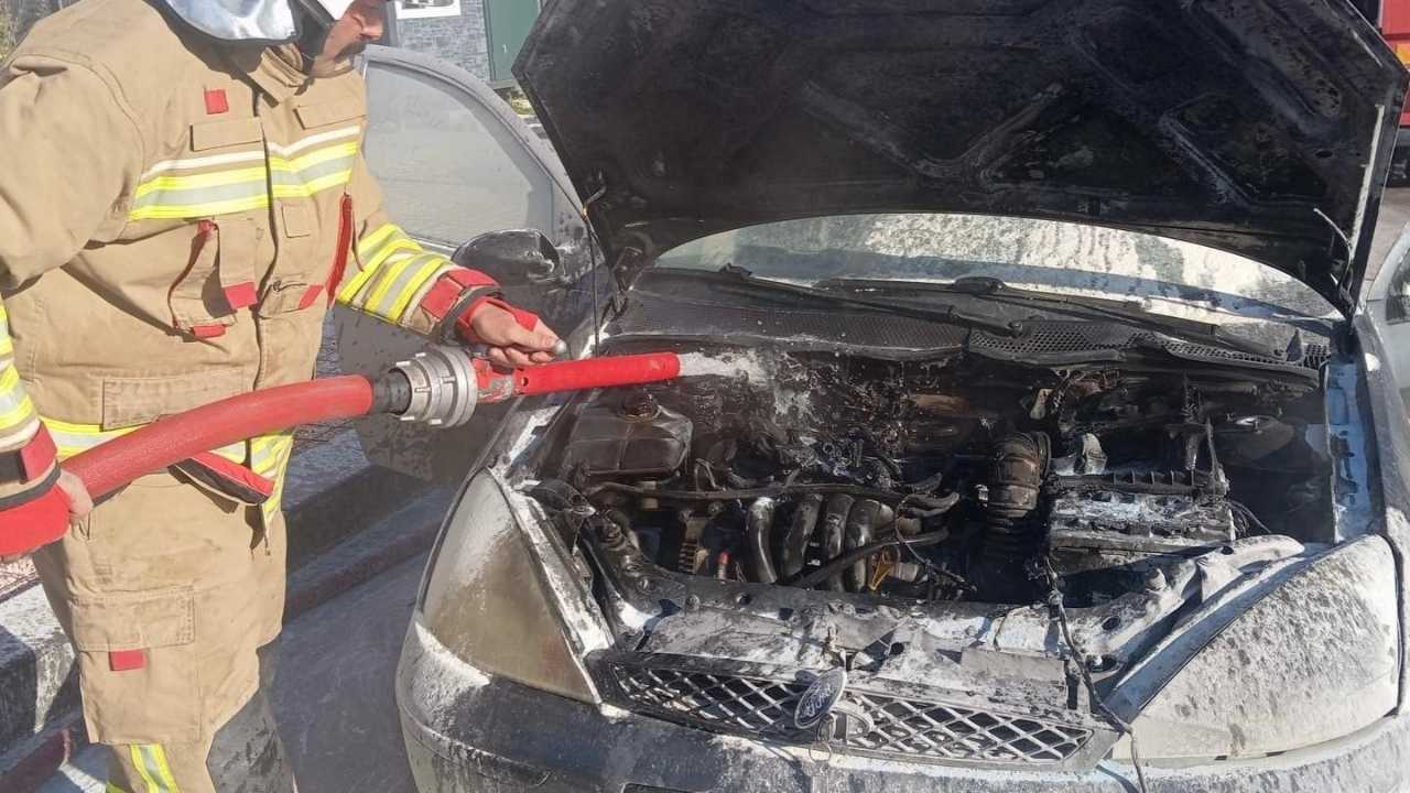 Defne’de Seyir Halindeki Araçta Yangın Paniği (2)