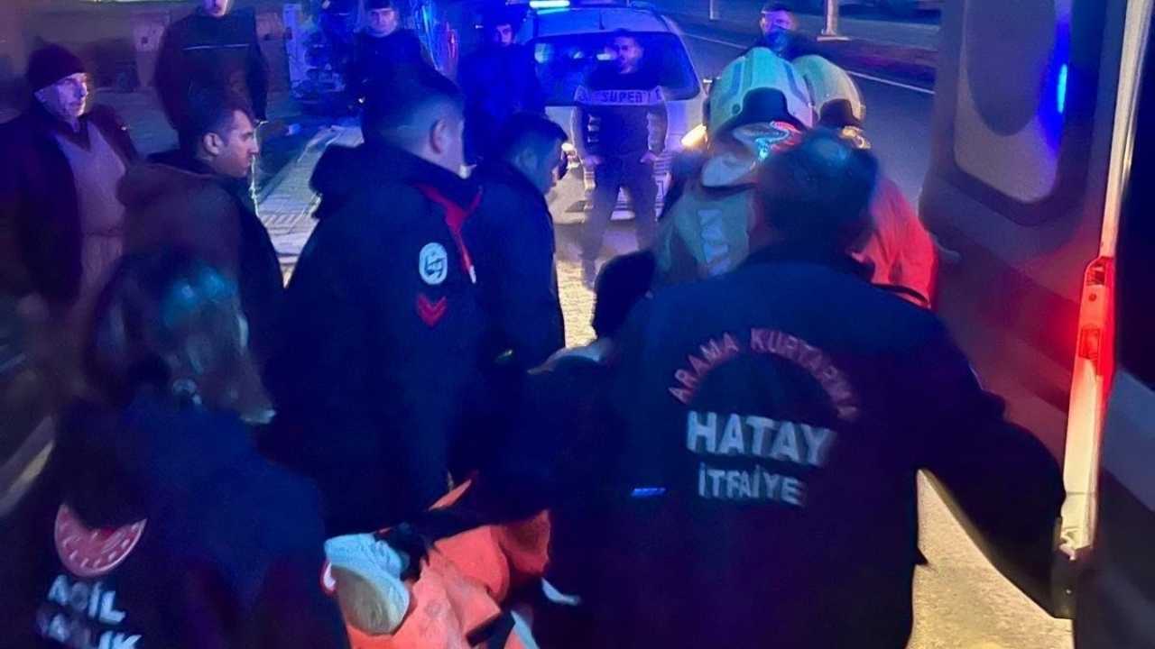 Defne’de Trafik Kazası Otomobil Şarampole Devrildi, 2 Yaralı (1)